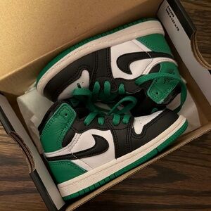 Green and Black Nike toddler High-Top Sneakers